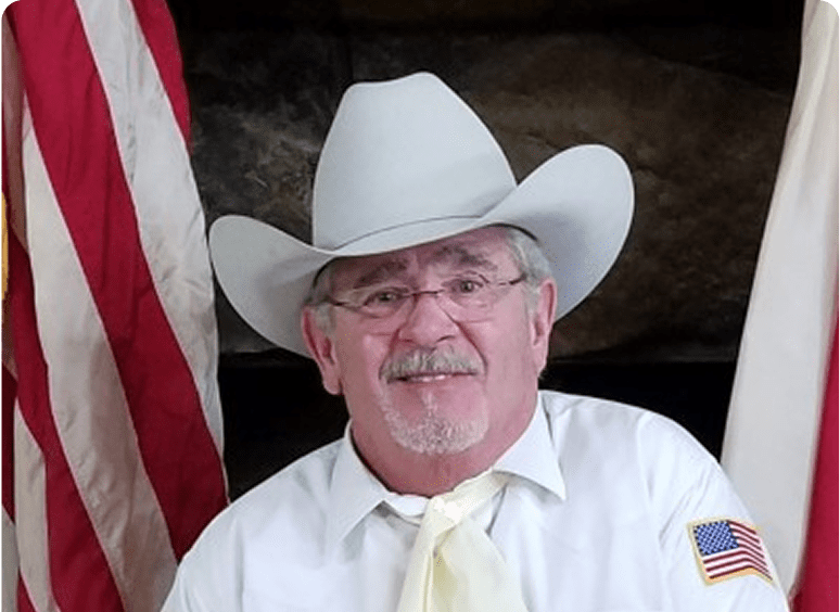 Elderly man wearing glasses and cowboy hat